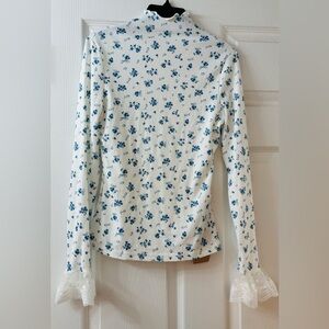 SHEIN White Ribbed Long Sleeve Top with Blue Floral Print and Lace Cuffs